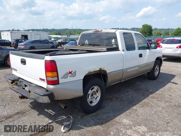 2003 GMC Sierra 1500 SLE с VIN 2GTEK19TX31166361, выставлен на аукционе IAAI как лот 42567055 с пробегом 150 985 миль миль и . История ставок и продаж доступна на DreamBid. Изображение 4.