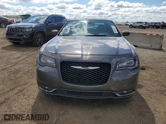 2017 Chrysler 300 S с VIN 2C3CCABG8HH529857, выставлен на аукционе Copart как лот 69964915 с пробегом 119 869 миль миль и Списание • Salvage title. История ставок и продаж доступна на DreamBid. Изображение 5.