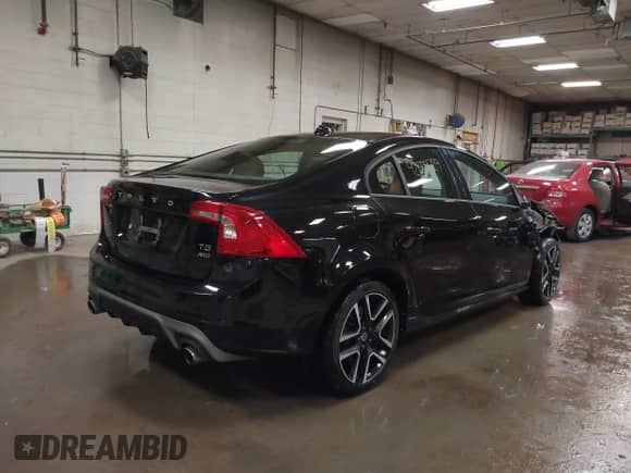 2018 Volvo S60 Dynamic с VIN YV140MTL3J2451695, выставлен на аукционе IAAI как лот 42364729 с пробегом 88 866 миль миль и . История ставок и продаж доступна на DreamBid. Изображение 4.