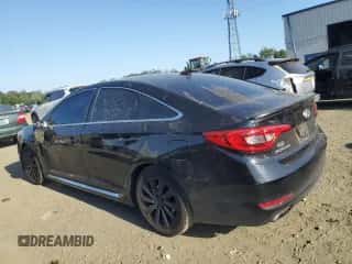 2015 Hyundai Sonata Sport z VIN 5NPE34AF6FH255738, wystawiony jako Copart lot #71082155 z przebiegiem 93 668 mil mil oraz Szkoda całkowita • Salvage title. Historia ofert i sprzedaży dostępna na DreamBid. Obrazek 2.