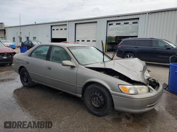 2000 Toyota Camry CE z VIN 4T1BG22K4YU679057, wystawiony jako Copart lot #71226165 z przebiegiem 227 611 mil mil oraz Szkoda całkowita • Salvage title. Historia ofert i sprzedaży dostępna na DreamBid. Obrazek 4.