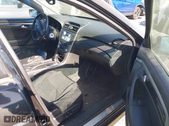 2006 Acura TL z VIN 19UUA66296A027700, wystawiony jako IAAI lot #43412629 z przebiegiem 273 756 mil mil oraz . Historia ofert i sprzedaży dostępna na DreamBid. Obrazek 5.