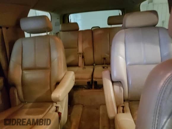 2007 Chevrolet Suburban LTZ z VIN 3GNFK16347G265089, wystawiony jako Copart lot #71683635 z przebiegiem 220 290 mil mil oraz Szkoda całkowita • Salvage title. Historia ofert i sprzedaży dostępna na DreamBid. Obrazek 10.