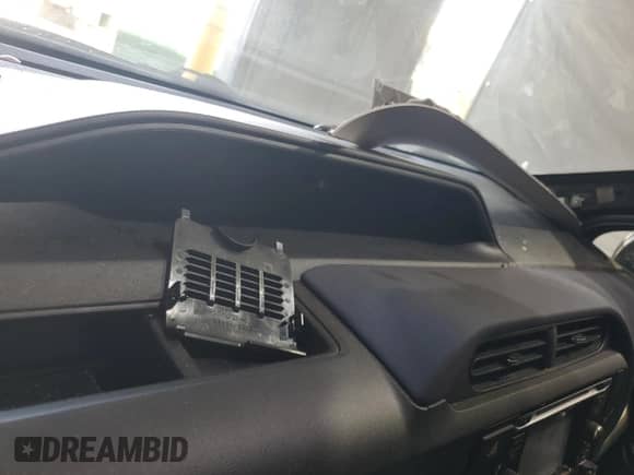 2017 Toyota Prius One с VIN JTDKDTB3XH1598691, выставлен на аукционе Copart как лот 67039965 с пробегом Не указан миль и Списание • Salvage title. История ставок и продаж доступна на DreamBid. Изображение 9.