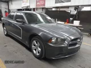 2013 Dodge Charger SE z VIN 2C3CDXBG1DH622259, wystawiony jako IAAI lot #43407858 z przebiegiem 122 436 mil mil oraz . Historia ofert i sprzedaży dostępna na DreamBid. Obrazek 1.