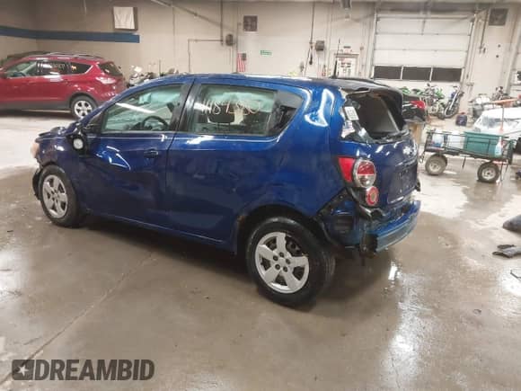 2013 Chevrolet Sonic LS z VIN 1G1JA6SHXD4176715, wystawiony jako IAAI lot #41184380 z przebiegiem 169 474 mil mil oraz . Historia ofert i sprzedaży dostępna na DreamBid. Obrazek 3.