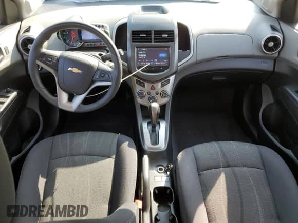 2015 Chevrolet Sonic LT z VIN 1G1JC5SB3F4158088, wystawiony jako Copart lot #66999565 z przebiegiem 53 877 mil mil oraz Szkoda całkowita • Salvage title. Historia ofert i sprzedaży dostępna na DreamBid. Obrazek 8.