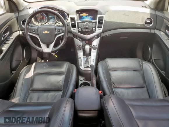 2014 Chevrolet Cruze LTZ z VIN 1G1PG5SB1E7208207, wystawiony jako Copart lot #62102345 z przebiegiem 109 469 mil mil oraz Szkoda całkowita • Salvage title. Historia ofert i sprzedaży dostępna na DreamBid. Obrazek 8.