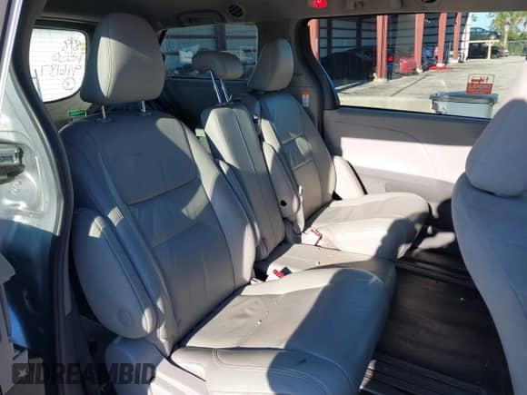 2018 Toyota Sienna L with VIN 5TDZZ3DC1JS946187, listed as a IAAI auction lot 43019772 with 185,732 mi miles and . Bid and sale history available at DreamBid. Image 8.