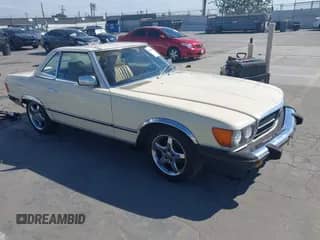 1984 Mercedes-Benz 380 SL z VIN WDBBA45AXEA004717, wystawiony jako IAAI lot #43428303 z przebiegiem 174 428 mil mil oraz . Historia ofert i sprzedaży dostępna na DreamBid. Obrazek 1.
