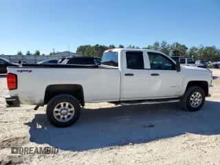 2015 Chevrolet Silverado 3500HD LT z VIN 1GC2KZEG4FZ128260, wystawiony jako Copart lot #82381515 z przebiegiem 122 276 mil mil oraz Szkoda całkowita • Salvage title. Historia ofert i sprzedaży dostępna na DreamBid. Obrazek 3.