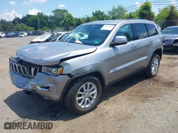 2021 Jeep Grand Cherokee Laredo E z VIN 1C4RJFAG7MC698792, wystawiony jako IAAI lot #42663216 z przebiegiem 57 530 mil mil oraz . Historia ofert i sprzedaży dostępna na DreamBid. Obrazek 17.