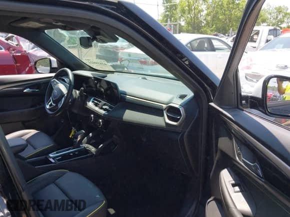 2024 Chevrolet TrailBlazer ACTIV z VIN KL79MSSL6RB053525, wystawiony jako IAAI lot #42650921 z przebiegiem 10 475 mil mil oraz . Historia ofert i sprzedaży dostępna na DreamBid. Obrazek 5.