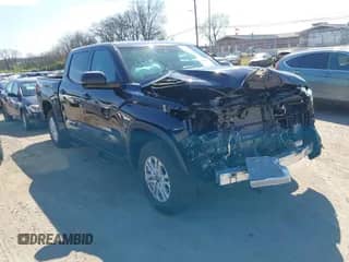 2025 Toyota Tundra SR with VIN 5TFLA5DB3SX282731, listed as a IAAI auction lot 41899950 with 8,918 mi miles and . Bid and sale history available at DreamBid. Image 1.