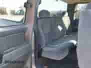 2005 GMC Sierra 1500 SLE z VIN 2GTEK19B051338259, wystawiony jako IAAI lot #41289552 z przebiegiem 208 575 mil mil oraz . Historia ofert i sprzedaży dostępna na DreamBid. Obrazek 8.