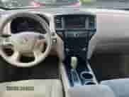 2014 Nissan Pathfinder S with VIN 5N1AR2MN4EC638359, listed as a Copart auction lot 81309195 with 152,675 mi miles and Clean title. Bid and sale history available at DreamBid. Image 9.