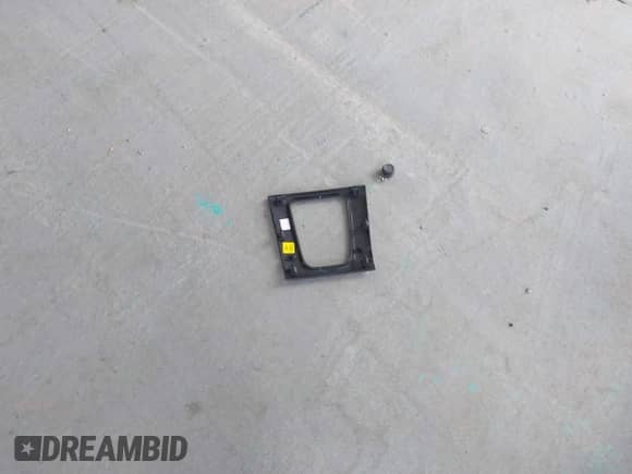 2004 Honda Accord LX z VIN 1HGCM56404A074741, wystawiony jako IAAI lot #42309903 z przebiegiem 200 361 mil mil oraz . Historia ofert i sprzedaży dostępna na DreamBid. Obrazek 12.