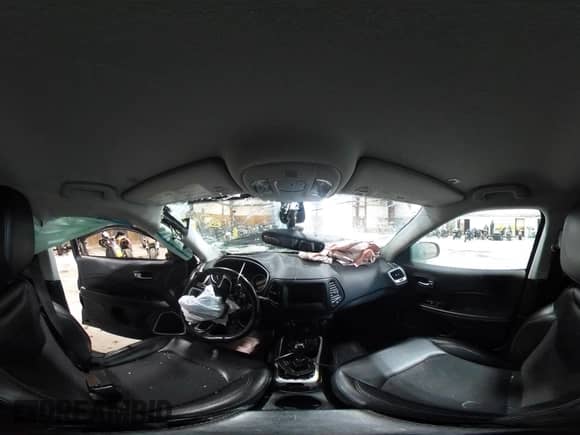 2019 Jeep Compass Latitude z VIN 3C4NJDBB9KT690507, wystawiony jako IAAI lot #43303949 z przebiegiem 90 006 mil mil oraz . Historia ofert i sprzedaży dostępna na DreamBid. Obrazek 18.