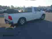 2018 Ram 1500 Tradesman z VIN 3C6JR6DG6JG157833, wystawiony jako IAAI lot #41794118 z przebiegiem 205 186 mil mil oraz . Historia ofert i sprzedaży dostępna na DreamBid. Obrazek 4.