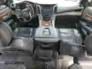 2017 Cadillac Escalade Luxury z VIN 1GYS4BKJ9HR197587, wystawiony jako Copart lot #53399435 z przebiegiem Nie podano mil oraz Czysty tytuł • Clean title. Historia ofert i sprzedaży dostępna na DreamBid. Obrazek 8.