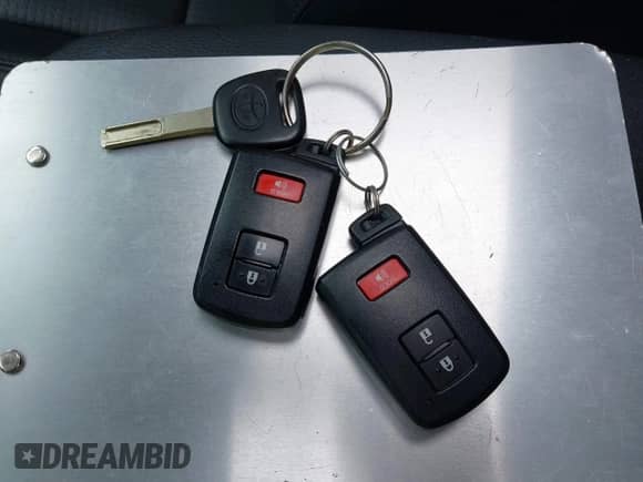 2023 Toyota Tacoma SR z VIN 3TMCZ5ANXPM631484, wystawiony jako IAAI lot #43316224 z przebiegiem 31 823 mil mil oraz . Historia ofert i sprzedaży dostępna na DreamBid. Obrazek 11.