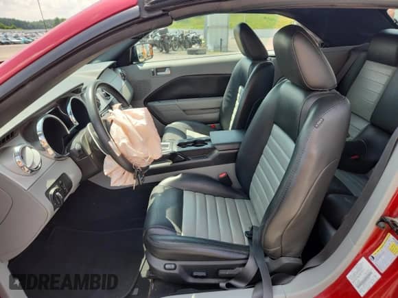 2009 Ford Mustang GT с VIN 1ZVHT85H195117784, выставлен на аукционе Copart как лот 64933225 с пробегом 46 449 миль миль и Списание • Salvage title. История ставок и продаж доступна на DreamBid. Изображение 7.