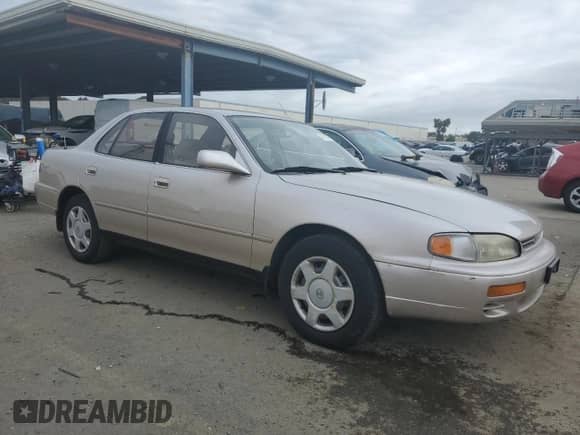 1995 Toyota Camry LE z VIN JT2GK12E4S0086805, wystawiony jako Copart lot #45793885 z przebiegiem 138 015 mil mil oraz Szkoda całkowita • Salvage title. Historia ofert i sprzedaży dostępna na DreamBid. Obrazek 4.