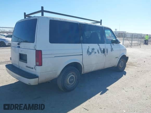 1996 Chevrolet Astro z VIN 1GNDM19W7TB121255, wystawiony jako IAAI lot #41421948 z przebiegiem Nie podano mil oraz . Historia ofert i sprzedaży dostępna na DreamBid. Obrazek 4.