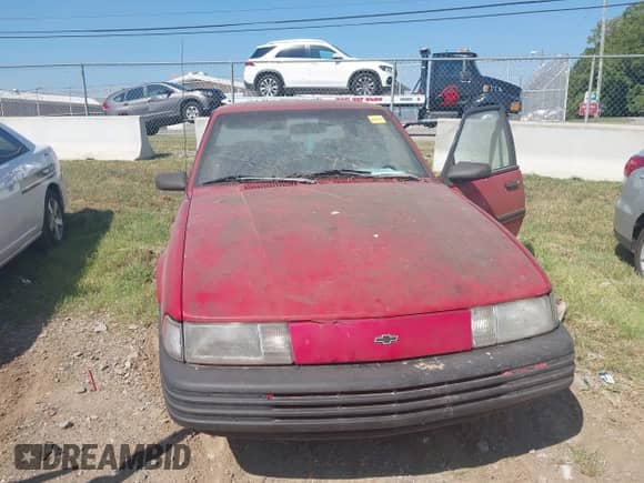 1993 Chevrolet Cavalier RS z VIN 1G1JC5446P7127142, wystawiony jako IAAI lot #42982645 z przebiegiem 98 647 mil mil oraz . Historia ofert i sprzedaży dostępna na DreamBid. Obrazek 6.