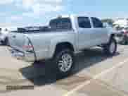 2010 Toyota Tacoma PreRunner z VIN 3TMJU4GN5AM093419, wystawiony jako IAAI lot #42882575 z przebiegiem 227 641 mil mil oraz . Historia ofert i sprzedaży dostępna na DreamBid. Obrazek 4.