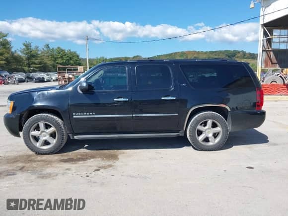 2009 Chevrolet Suburban LTZ z VIN 1GNFK36349R294901, wystawiony jako IAAI lot #43203353 z przebiegiem 187 400 mil mil oraz . Historia ofert i sprzedaży dostępna na DreamBid. Obrazek 15.