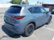 2022 Mazda CX-5 S Carbon Edition z VIN JM3KFBCM7N1601447, wystawiony jako IAAI lot #42463014 z przebiegiem 37 126 mil mil oraz . Historia ofert i sprzedaży dostępna na DreamBid. Obrazek 4.