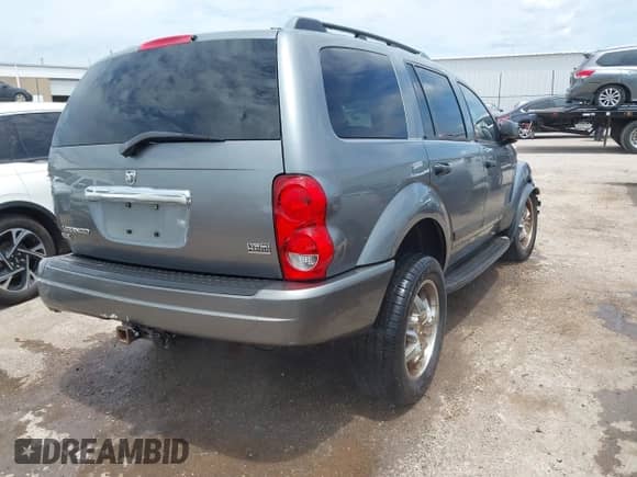 2005 Dodge Durango SLT with VIN 1D4HB48D05F565013, listed as a IAAI auction lot 42490330 with 170,478 mi miles and . Bid and sale history available at DreamBid. Image 4.