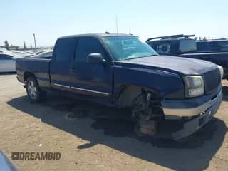 2004 Chevrolet Silverado 1500 LS z VIN 2GCEC19T641355720, wystawiony jako IAAI lot #42939231 z przebiegiem 383 203 mil mil oraz . Historia ofert i sprzedaży dostępna na DreamBid. Obrazek 1.