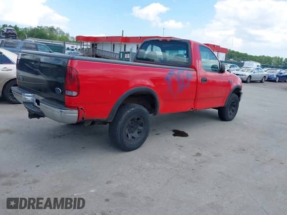 2000 Ford F-150 XL with VIN 1FTPF18LXYNA72484, listed as a IAAI auction lot 42187405 with 233,334 mi miles and . Bid and sale history available at DreamBid. Image 4.