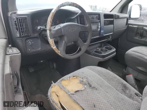 2003 Chevrolet Express Passenger с VIN 1GAHG35U131227037, выставлен на аукционе Copart как лот 85568344 с пробегом 248 121 миль миль и Списание • Salvage title. История ставок и продаж доступна на DreamBid. Изображение 8.