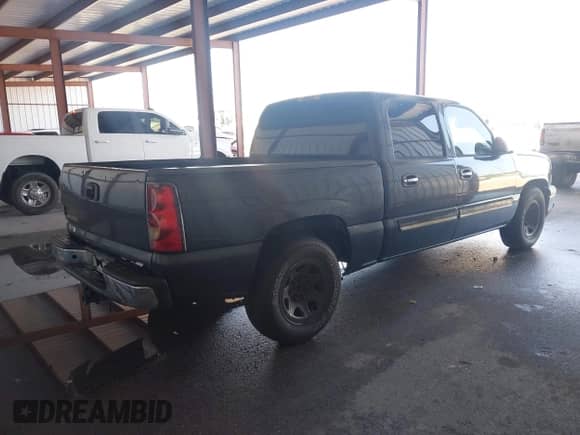 2005 Chevrolet Silverado 1500 LS z VIN 2GCEC13T951269781, wystawiony jako IAAI lot #41886672 z przebiegiem 333 717 mil mil oraz . Historia ofert i sprzedaży dostępna na DreamBid. Obrazek 4.