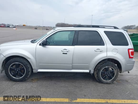 2011 Ford Escape XLT с VIN 1FMCU9D76BKC24437, выставлен на аукционе IAAI как лот 41882416 с пробегом 187 988 миль миль и . История ставок и продаж доступна на DreamBid. Изображение 14.