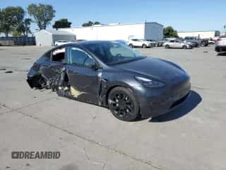 2024 Tesla Model Y Long Range with VIN 7SAYGDEE1RF073891, listed as a Copart auction lot 65612434 with 4,448 mi miles and Salvage title. Bid and sale history available at DreamBid. Image 4.