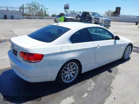 2007 BMW 3 Series 328i с VIN WBAWB33567PV73190, выставлен на аукционе IAAI как лот 42627103 с пробегом 274 188 миль миль и . История ставок и продаж доступна на DreamBid. Изображение 4.