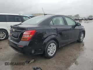 2017 Chevrolet Sonic LS z VIN 1G1JB5SH8H4176709, wystawiony jako Copart lot #82086805 z przebiegiem 86 196 mil mil oraz Szkoda całkowita • Salvage title. Historia ofert i sprzedaży dostępna na DreamBid. Obrazek 3.