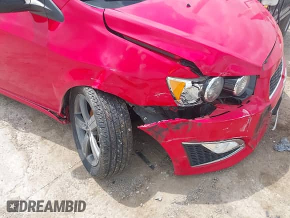 2016 Chevrolet Sonic RS z VIN 1G1JG6SB1G4158098, wystawiony jako IAAI lot #42075726 z przebiegiem 114 045 mil mil oraz . Historia ofert i sprzedaży dostępna na DreamBid. Obrazek 6.