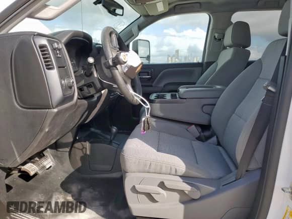 2019 Chevrolet Silverado 2500HD Work Truck z VIN 1GC1KREG8KF268318, wystawiony jako Copart lot #63873535 z przebiegiem 50 088 mil mil oraz Szkoda całkowita • Salvage title. Historia ofert i sprzedaży dostępna na DreamBid. Obrazek 7.