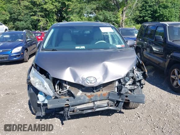 2013 Toyota Sienna XLE с VIN 5TDDK3DC6DS055136, выставлен на аукционе IAAI как лот 40085074 с пробегом 162 022 миль миль и . История ставок и продаж доступна на DreamBid. Изображение 12.