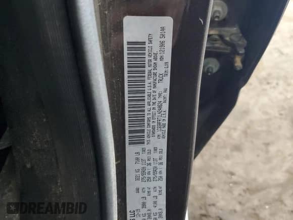 2020 Ram 1500 Laramie z VIN 1C6SRFRT1LN240624, wystawiony jako Copart lot #50367915 z przebiegiem 119 303 mil mil oraz Szkoda całkowita • Salvage title. Historia ofert i sprzedaży dostępna na DreamBid. Obrazek 12.