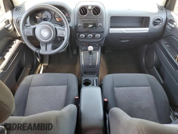 2014 Jeep Compass Sport с VIN 1C4NJDBB5ED926838, выставлен на аукционе Copart как лот 65840365 с пробегом 100 398 миль миль и Списание • Salvage title. История ставок и продаж доступна на DreamBid. Изображение 8.