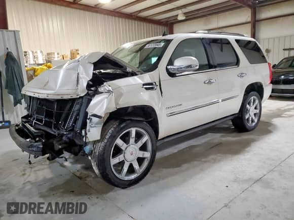 2014 Cadillac Escalade Luxury z VIN 1GYS4BEF9ER149249, wystawiony jako Copart lot #55122045 z przebiegiem 128 100 mil mil oraz Szkoda całkowita • Salvage title. Historia ofert i sprzedaży dostępna na DreamBid. Obrazek 1.