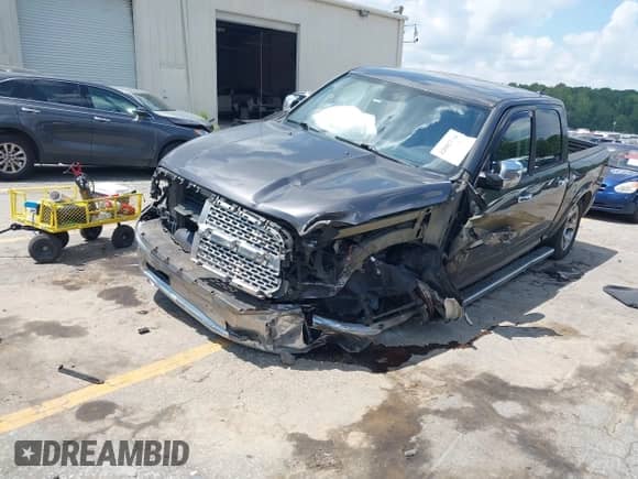 2015 Ram 1500 Laramie z VIN 1C6RR6NT7FS621680, wystawiony jako IAAI lot #42887104 z przebiegiem 203 488 mil mil oraz . Historia ofert i sprzedaży dostępna na DreamBid. Obrazek 18.