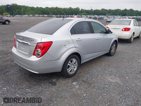 2013 Chevrolet Sonic LT с VIN 1G1JC5SB3D4136864, выставлен на аукционе IAAI как лот 42608192 с пробегом 135 750 миль миль и . История ставок и продаж доступна на DreamBid. Изображение 4.