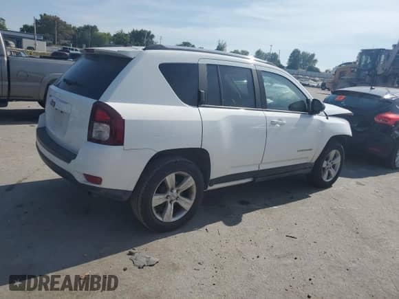 2014 Jeep Compass Sport с VIN 1C4NJCBB9ED587074, выставлен на аукционе Copart как лот 80352105 с пробегом 133 609 миль миль и Списание • Salvage title. История ставок и продаж доступна на DreamBid. Изображение 3.